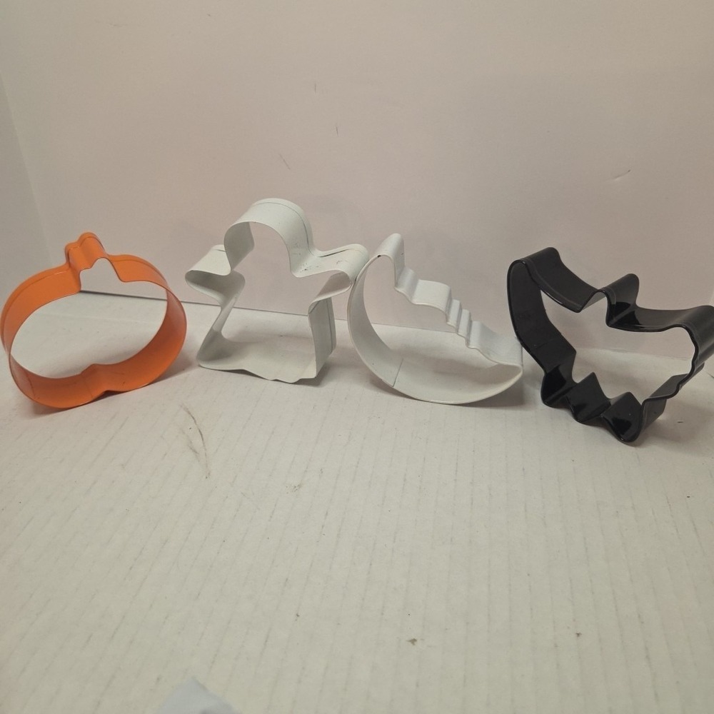 Halloween Metal Cookie Cutters Pumpkin Ghost Moon Bat Lot of 4